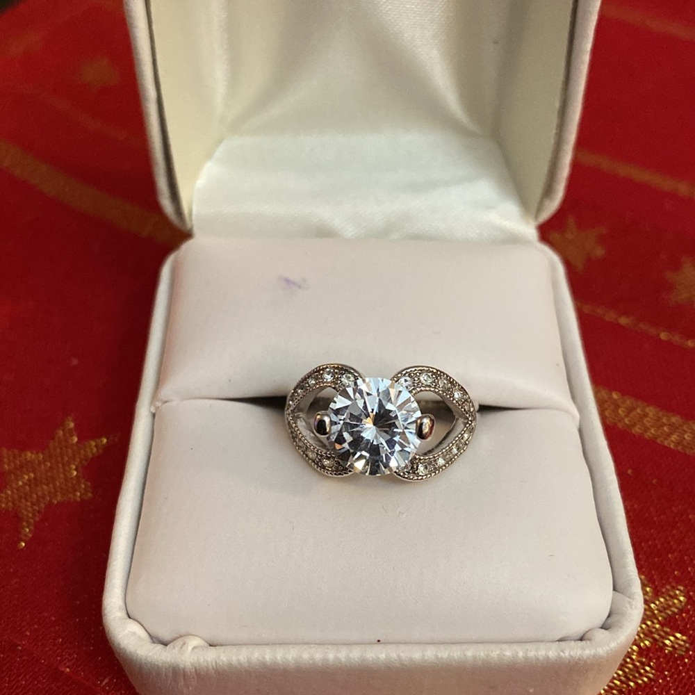 Vintage Avon 925 Sterling Silver Cubic Zirconia ring